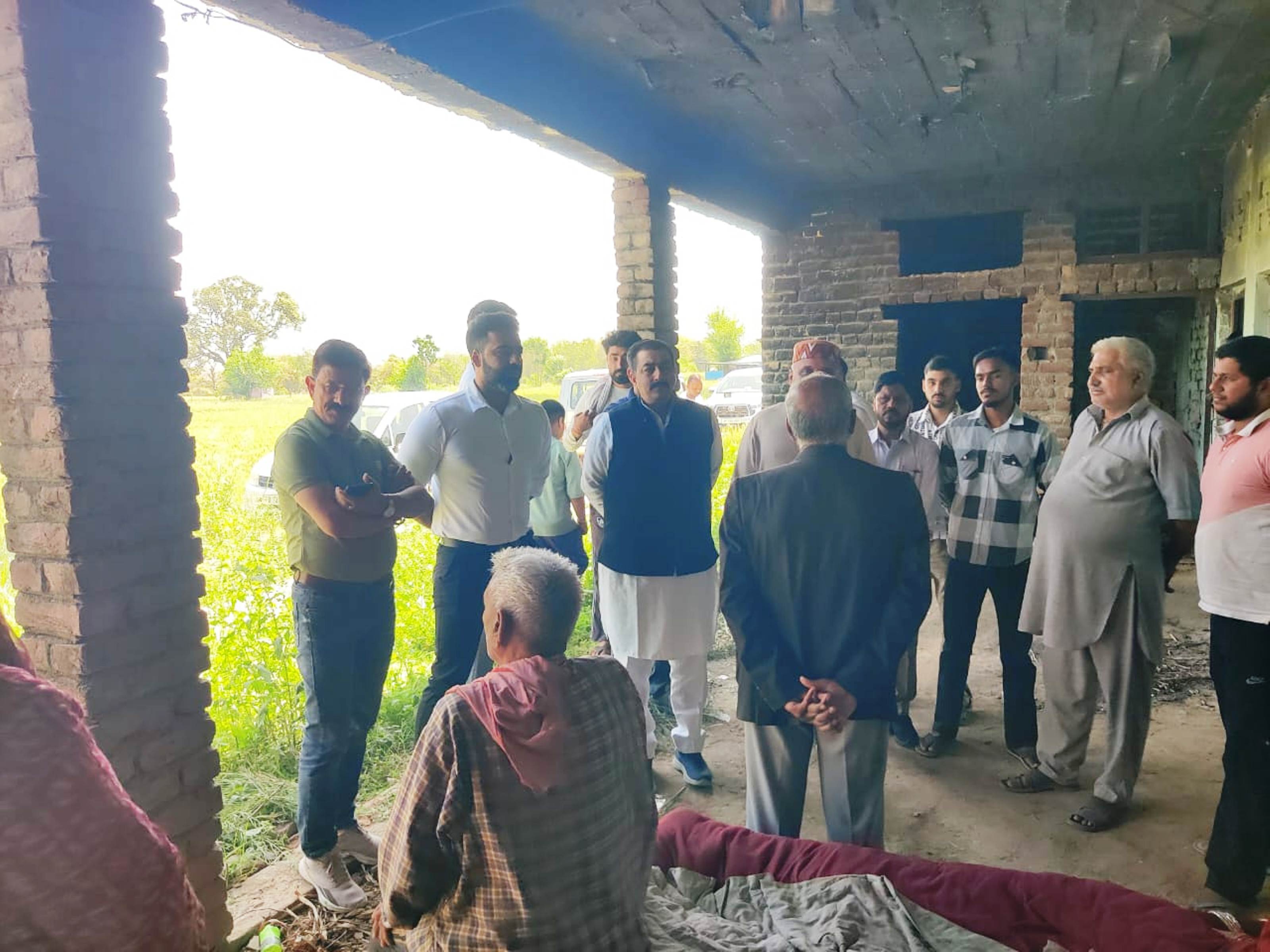 The needy family of Dhamandri got the support of the government and administration.